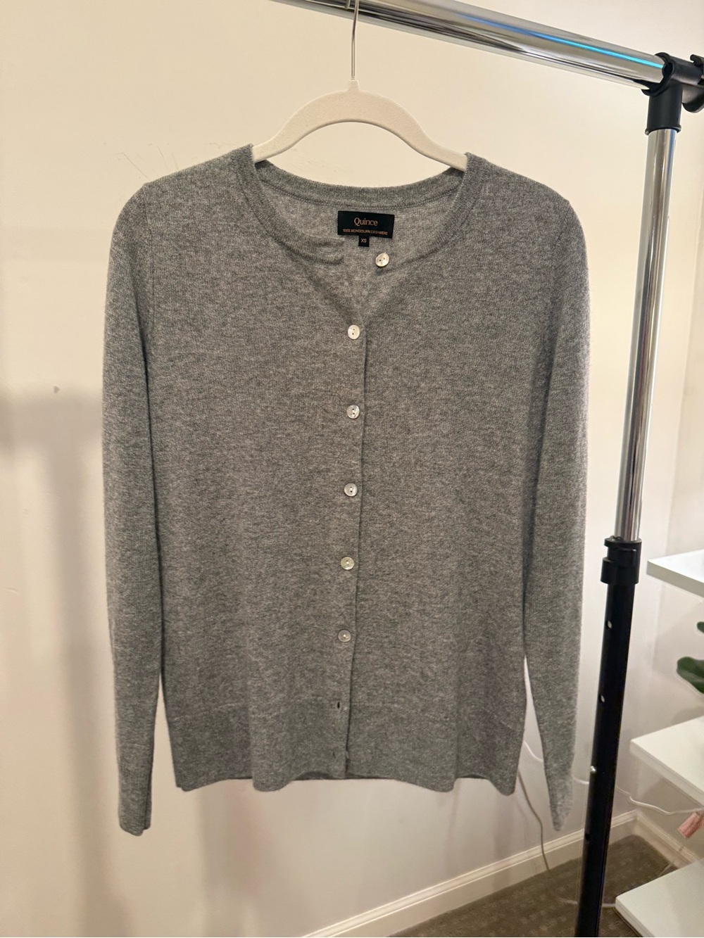 Quince Women's Light Gray Button-Front Cashmere Cardigan